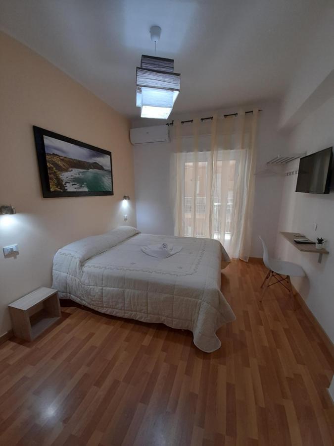 Milazzo: La Porta Delle Eolie Bed & Breakfast Cameră foto